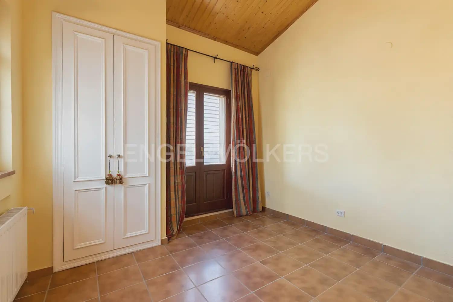 5 bedroom Terraced Villa for sale in Viver with garage - € 290,000 (Ref: 9898165)