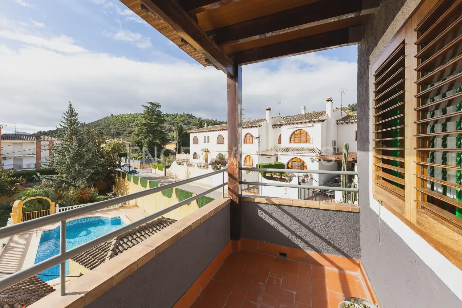 5 bedroom Terraced Villa for sale in Viver with garage - € 290,000 (Ref: 9898165)