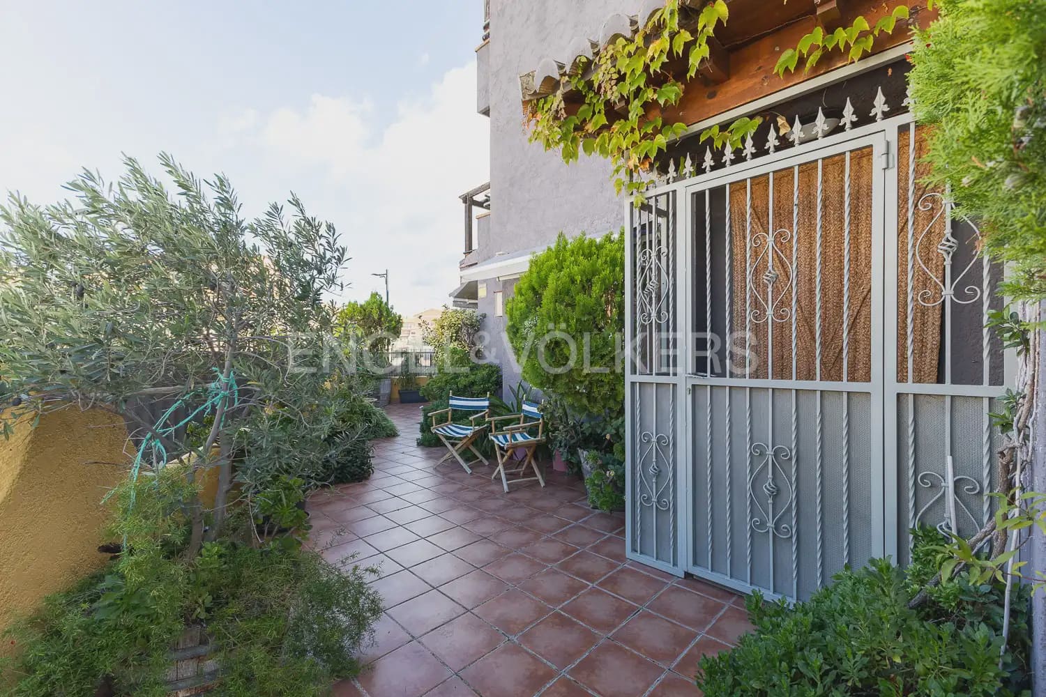 5 bedroom Terraced Villa for sale in Viver with garage - € 290,000 (Ref: 9898165)