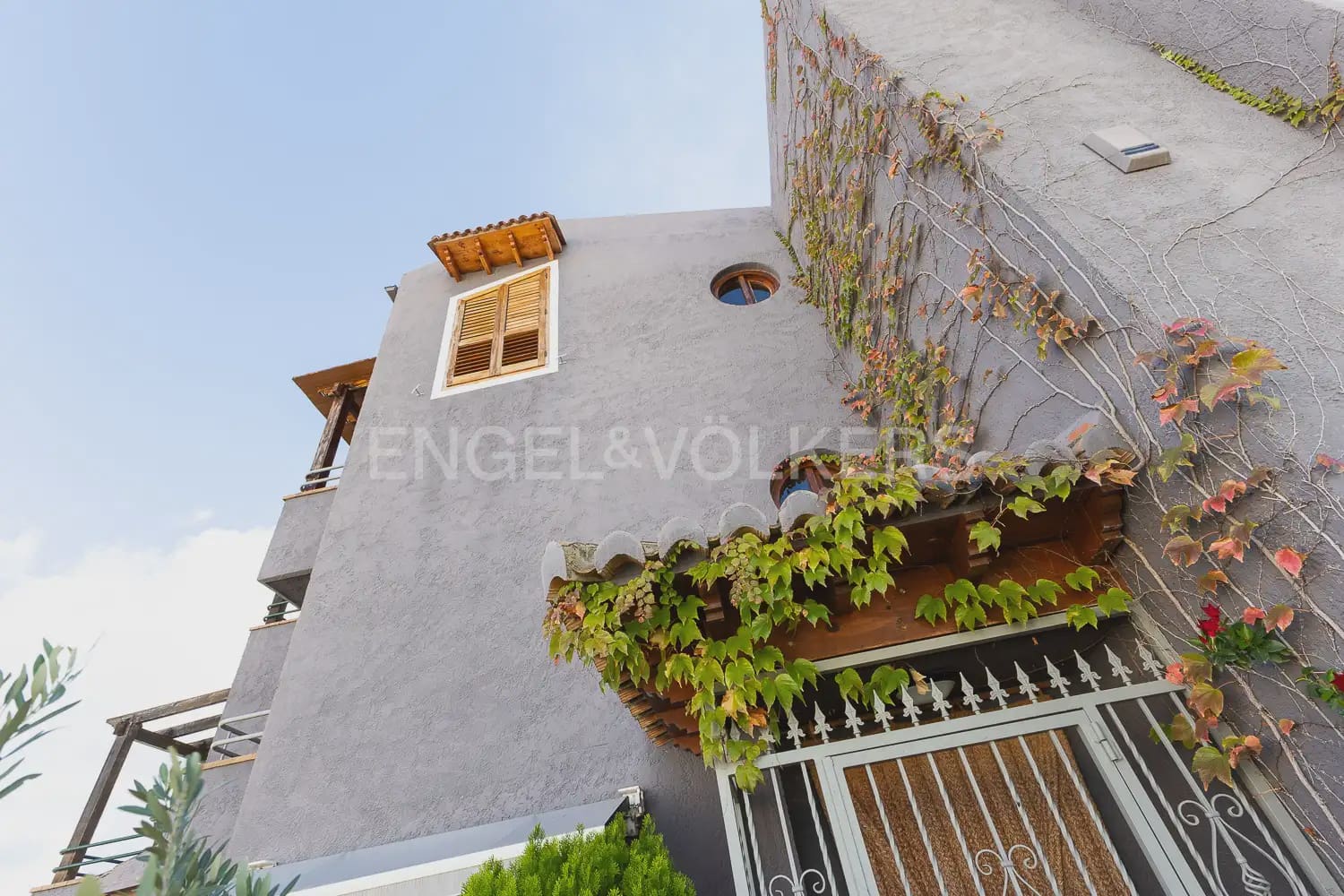 5 bedroom Terraced Villa for sale in Viver with garage - € 290,000 (Ref: 9898165)
