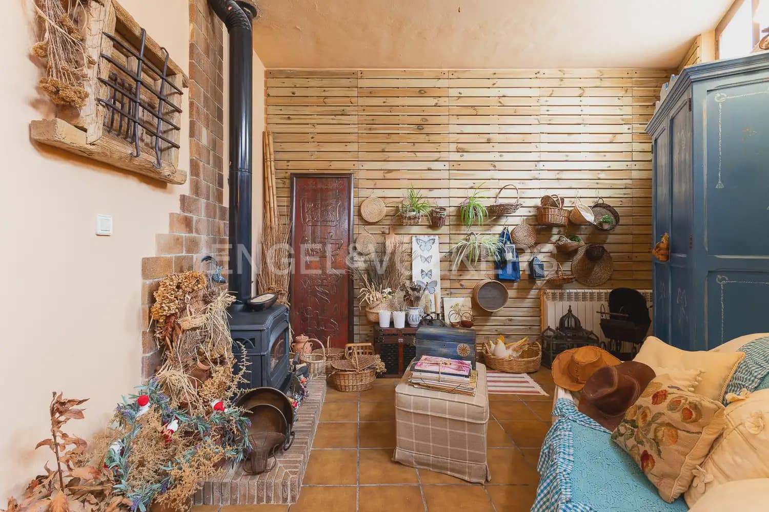 5 bedroom Terraced Villa for sale in Viver with garage - € 290,000 (Ref: 9898165)
