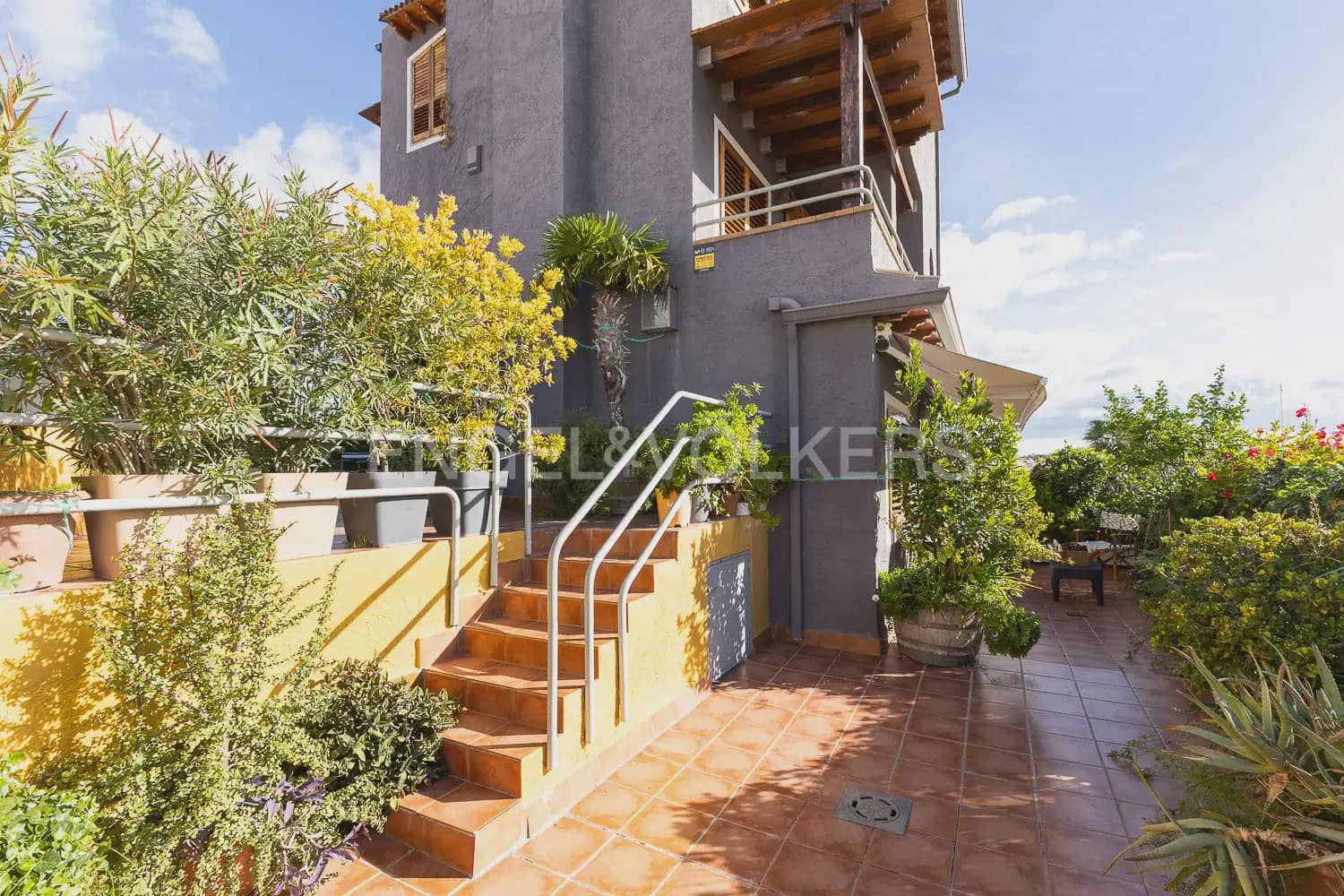 5 bedroom Terraced Villa for sale in Viver with garage - € 290,000 (Ref: 9898165)