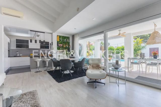 4 makuuhuone Huvila myytävänä paikassa Les Bassetes - El Marjal, Dénia mukana uima-altaan 
autotalli - 980 000 € (Ref: 9898167)