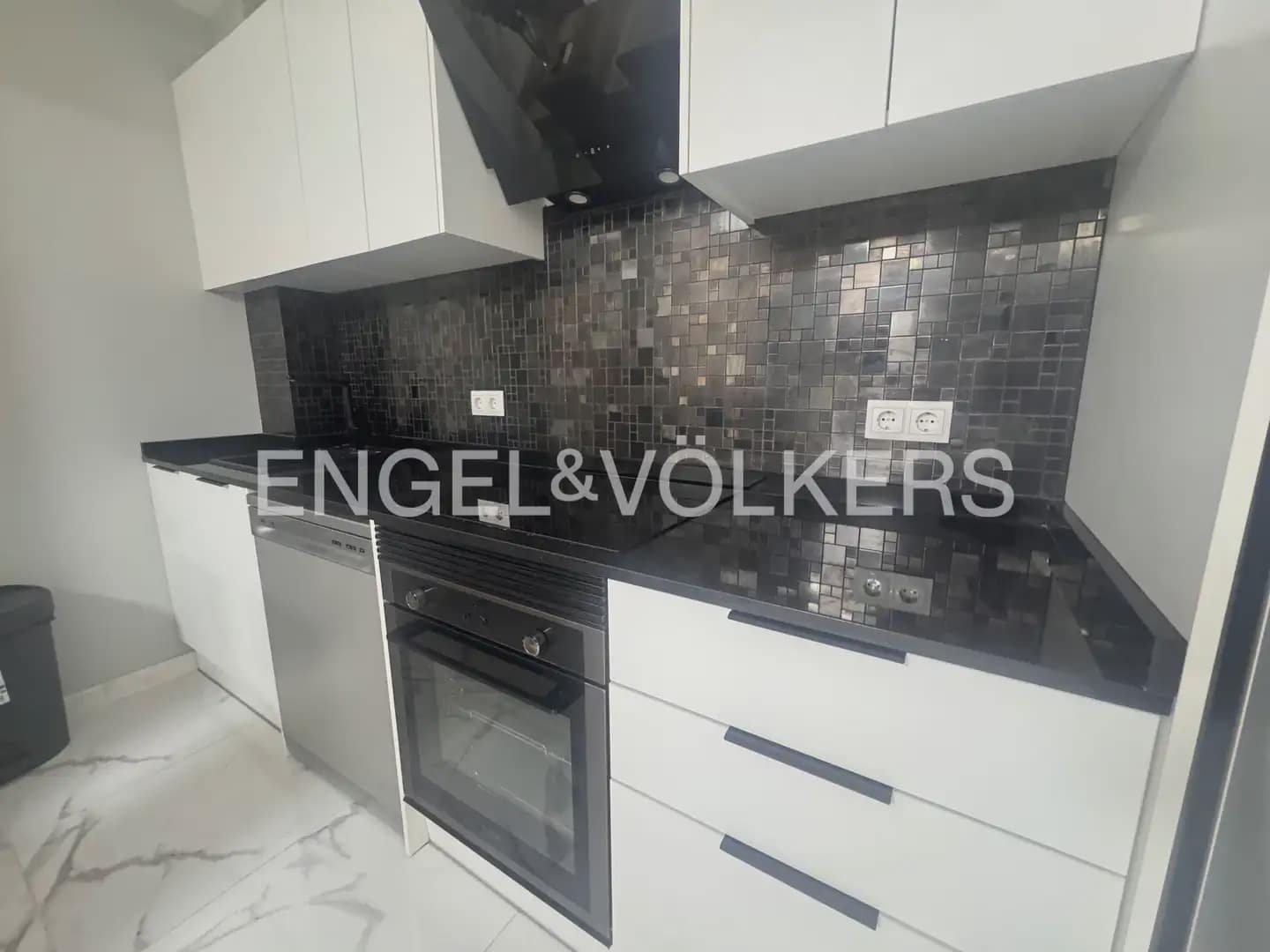 2 quarto Apartamento para arrendar em Valencia cidade - 2 000 € (Ref: 9898170)