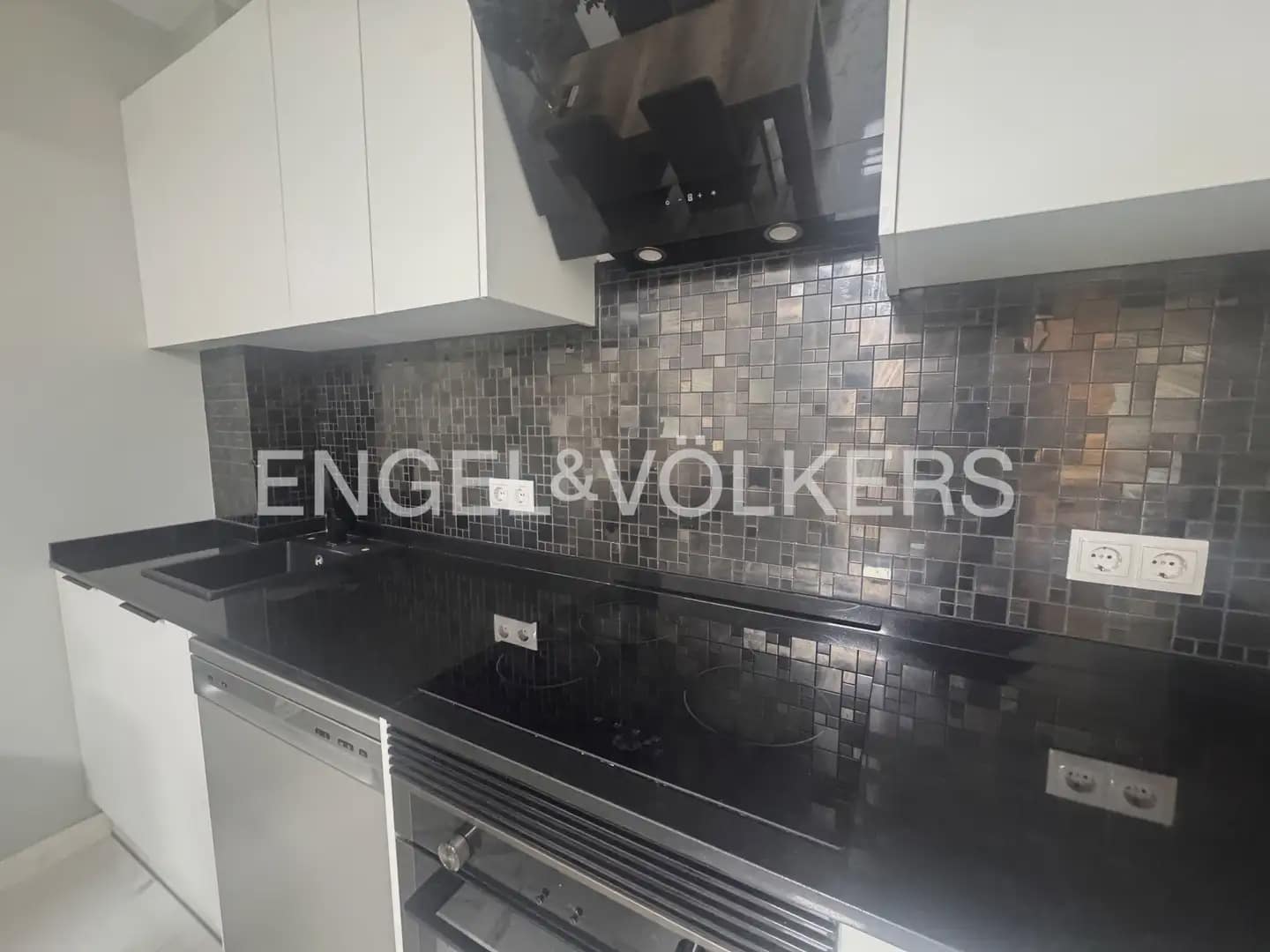2 quarto Apartamento para arrendar em Valencia cidade - 2 000 € (Ref: 9898170)