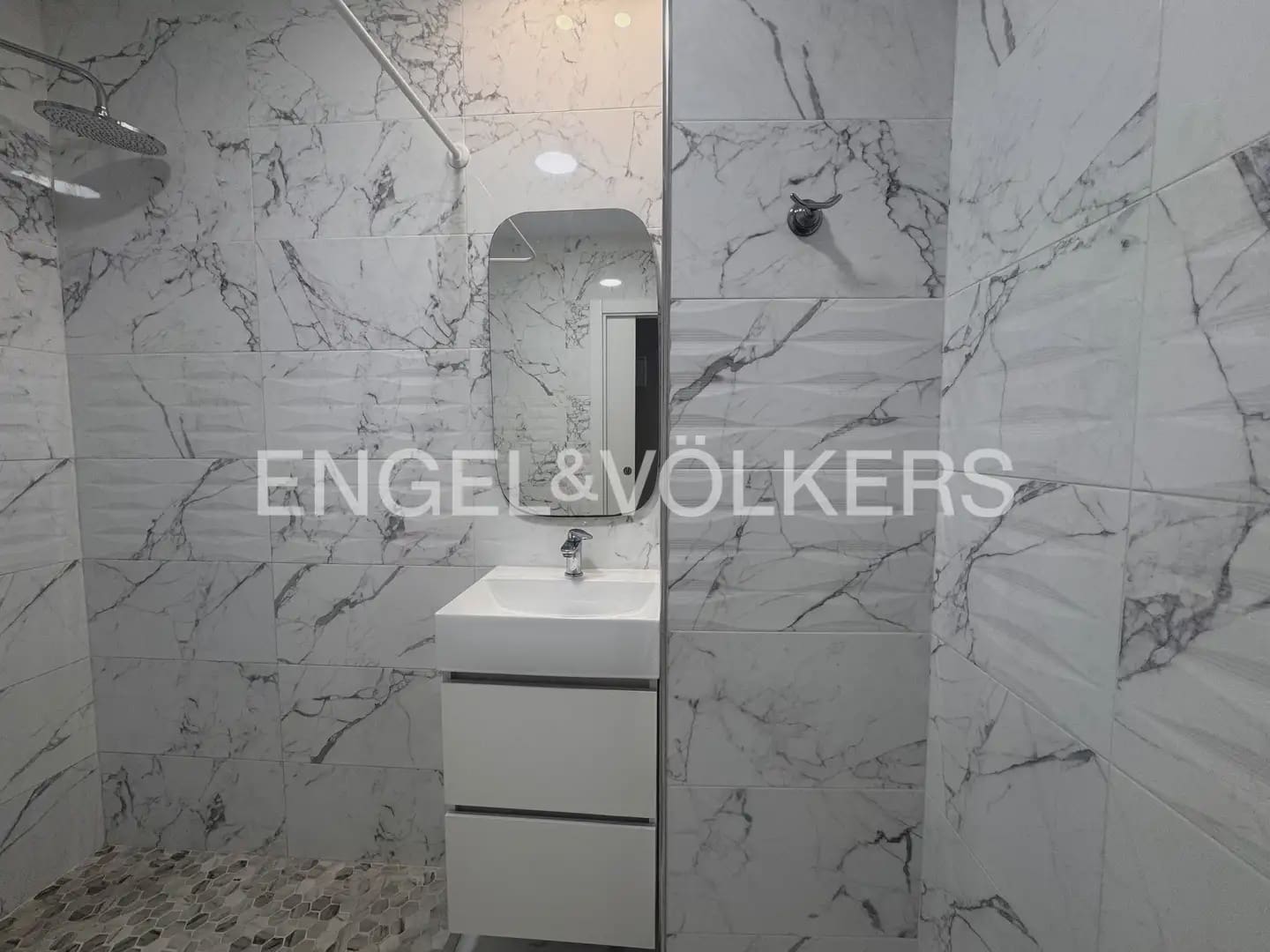 2 quarto Apartamento para arrendar em Valencia cidade - 2 000 € (Ref: 9898170)