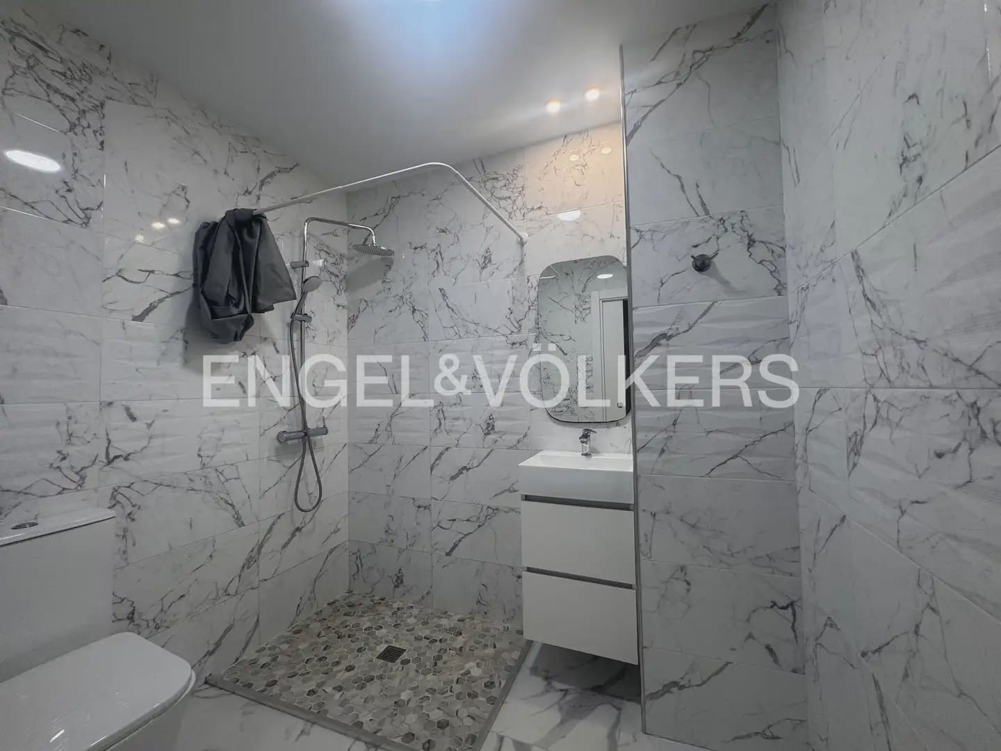 2 quarto Apartamento para arrendar em Valencia cidade - 2 000 € (Ref: 9898170)
