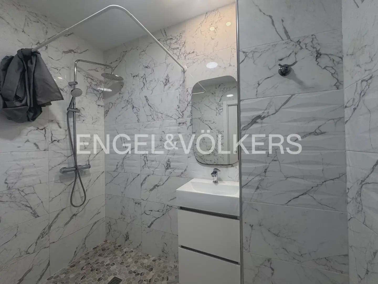 2 quarto Apartamento para arrendar em Valencia cidade - 2 000 € (Ref: 9898170)