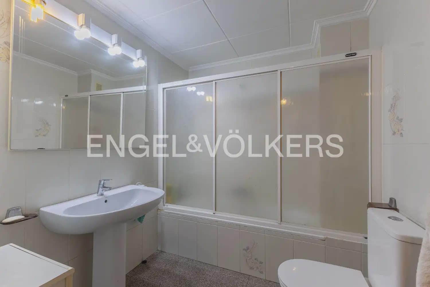 6 Zimmer Villa zu verkaufen in Chiva mit Pool Garage - 395.000 € (Ref: 9898172)