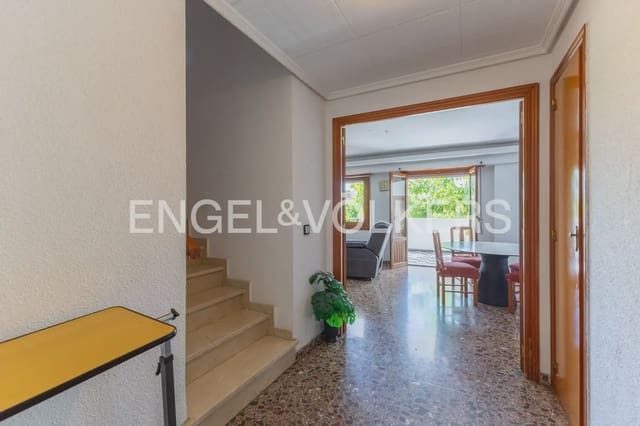 6 Zimmer Villa zu verkaufen in Chiva mit Pool Garage - 395.000 € (Ref: 9898172)