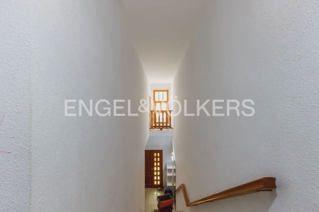 6 Zimmer Villa zu verkaufen in Chiva mit Pool Garage - 395.000 € (Ref: 9898172)