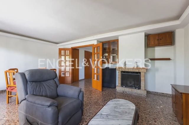 6 Zimmer Villa zu verkaufen in Chiva mit Pool Garage - 395.000 € (Ref: 9898172)