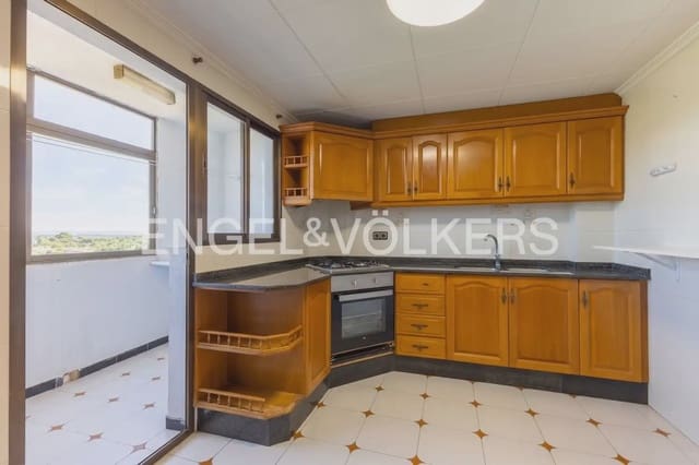 6 Zimmer Villa zu verkaufen in Chiva mit Pool Garage - 395.000 € (Ref: 9898172)