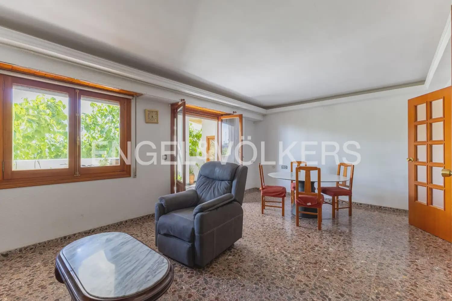 6 Zimmer Villa zu verkaufen in Chiva mit Pool Garage - 395.000 € (Ref: 9898172)