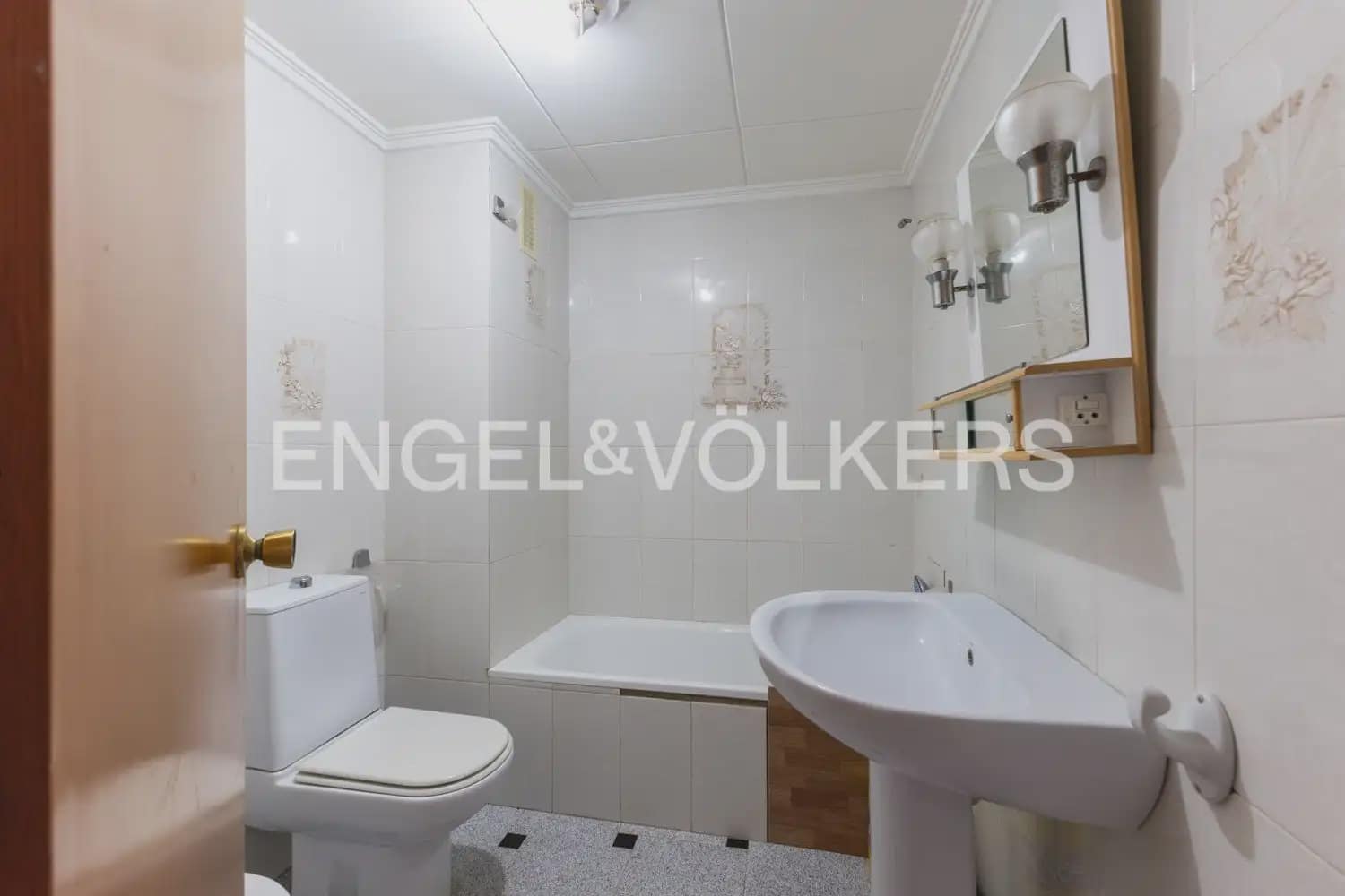 6 Zimmer Villa zu verkaufen in Chiva mit Pool Garage - 395.000 € (Ref: 9898172)