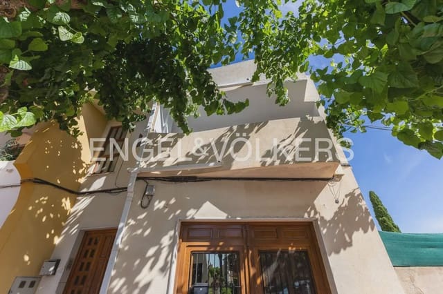 6 Zimmer Villa zu verkaufen in Chiva mit Pool Garage - 395.000 € (Ref: 9898172)