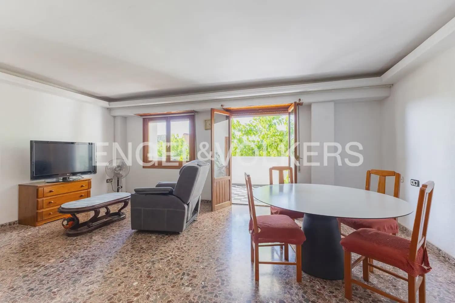 6 Zimmer Villa zu verkaufen in Chiva mit Pool Garage - 395.000 € (Ref: 9898172)