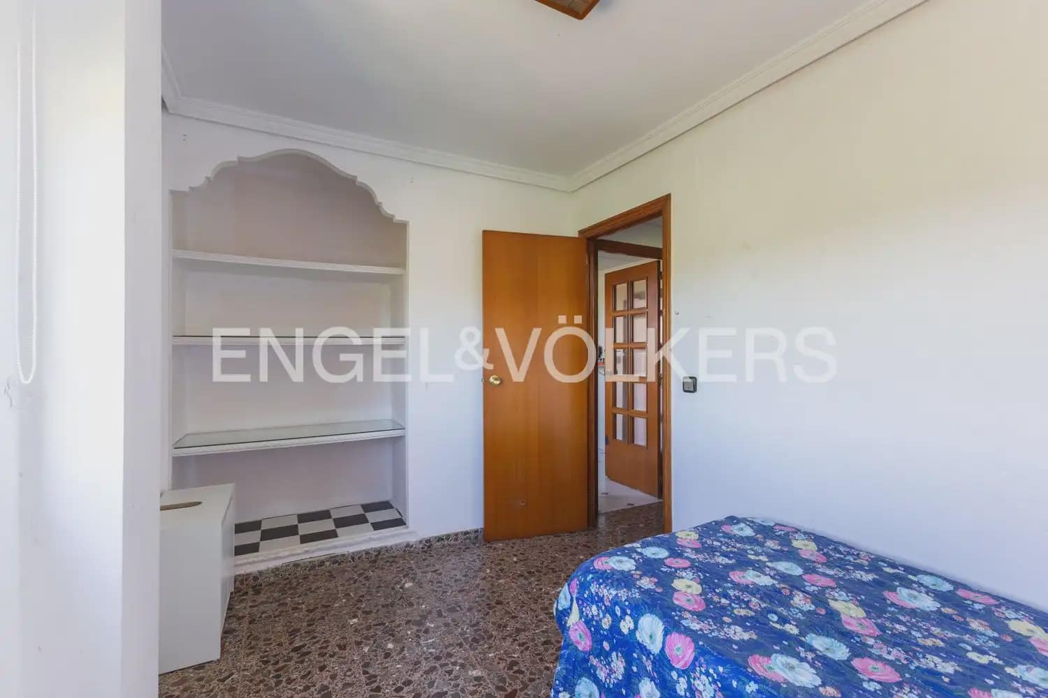6 Zimmer Villa zu verkaufen in Chiva mit Pool Garage - 395.000 € (Ref: 9898172)