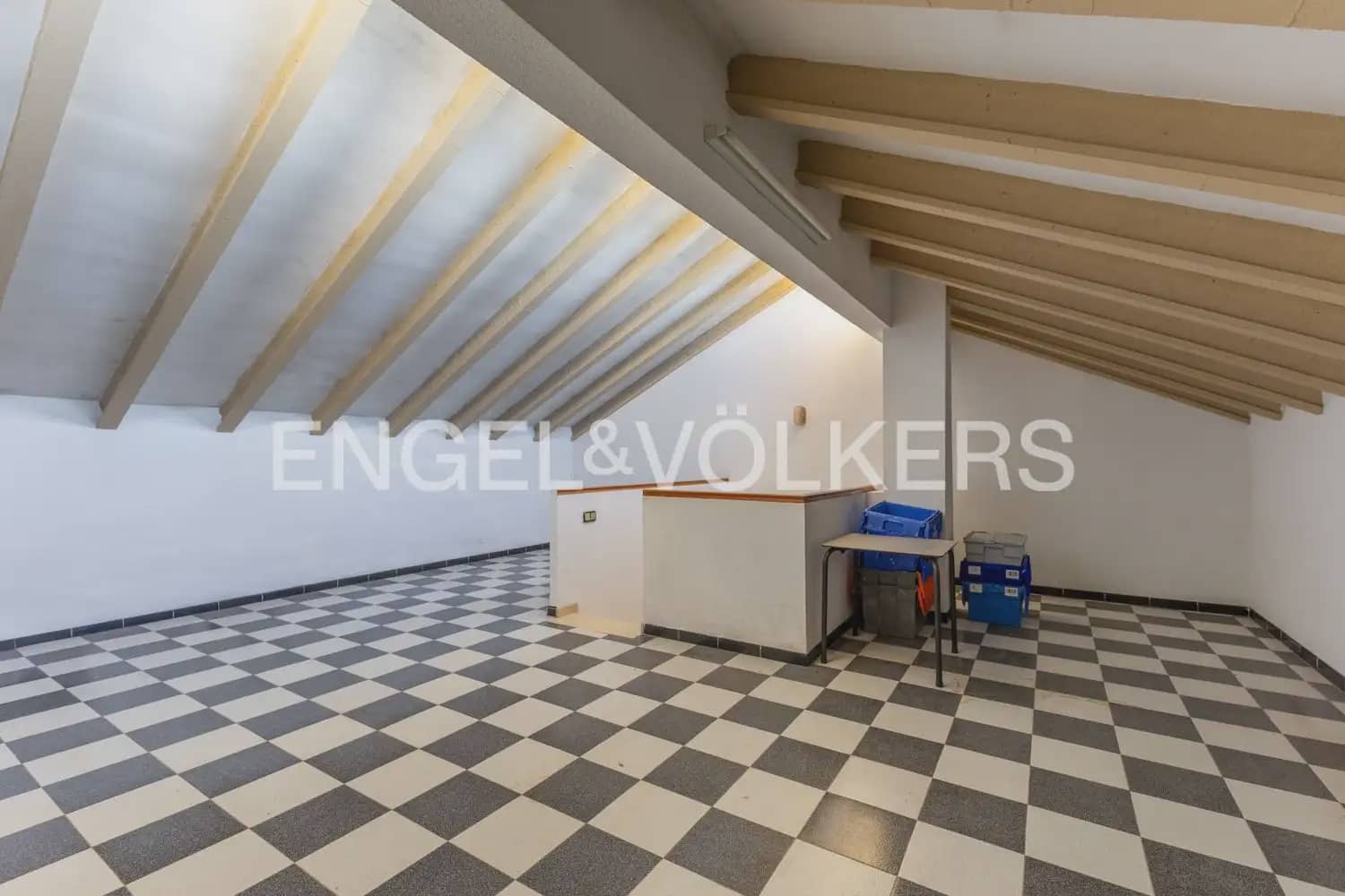 6 Zimmer Villa zu verkaufen in Chiva mit Pool Garage - 395.000 € (Ref: 9898172)