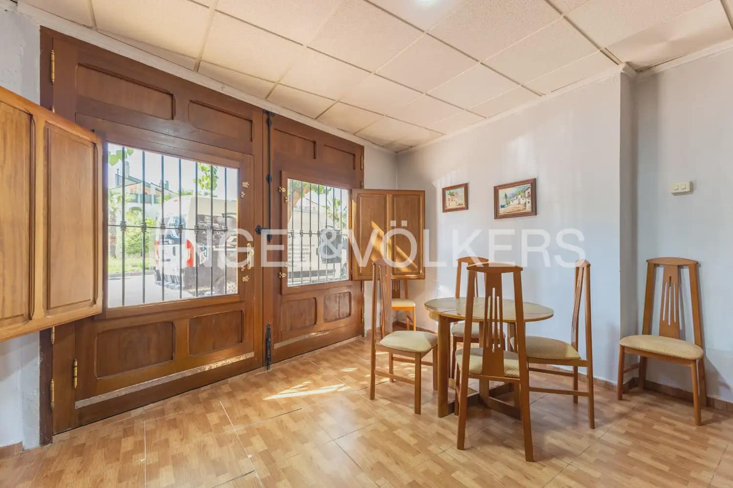 6 Zimmer Villa zu verkaufen in Chiva mit Pool Garage - 395.000 € (Ref: 9898172)