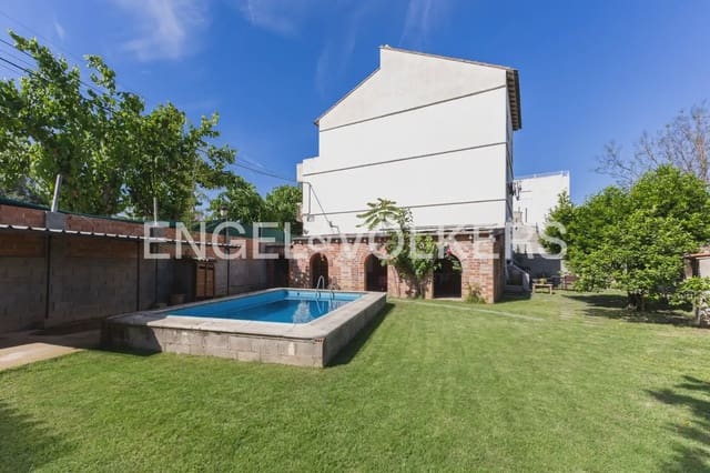 6 Zimmer Villa zu verkaufen in Chiva mit Pool Garage - 395.000 € (Ref: 9898172)