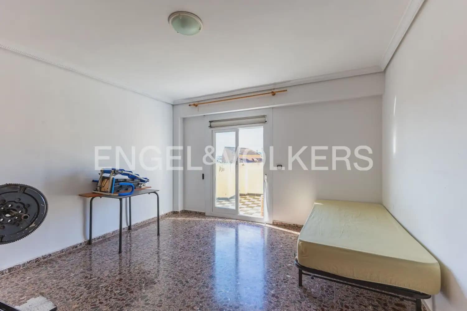 6 Zimmer Villa zu verkaufen in Chiva mit Pool Garage - 395.000 € (Ref: 9898172)