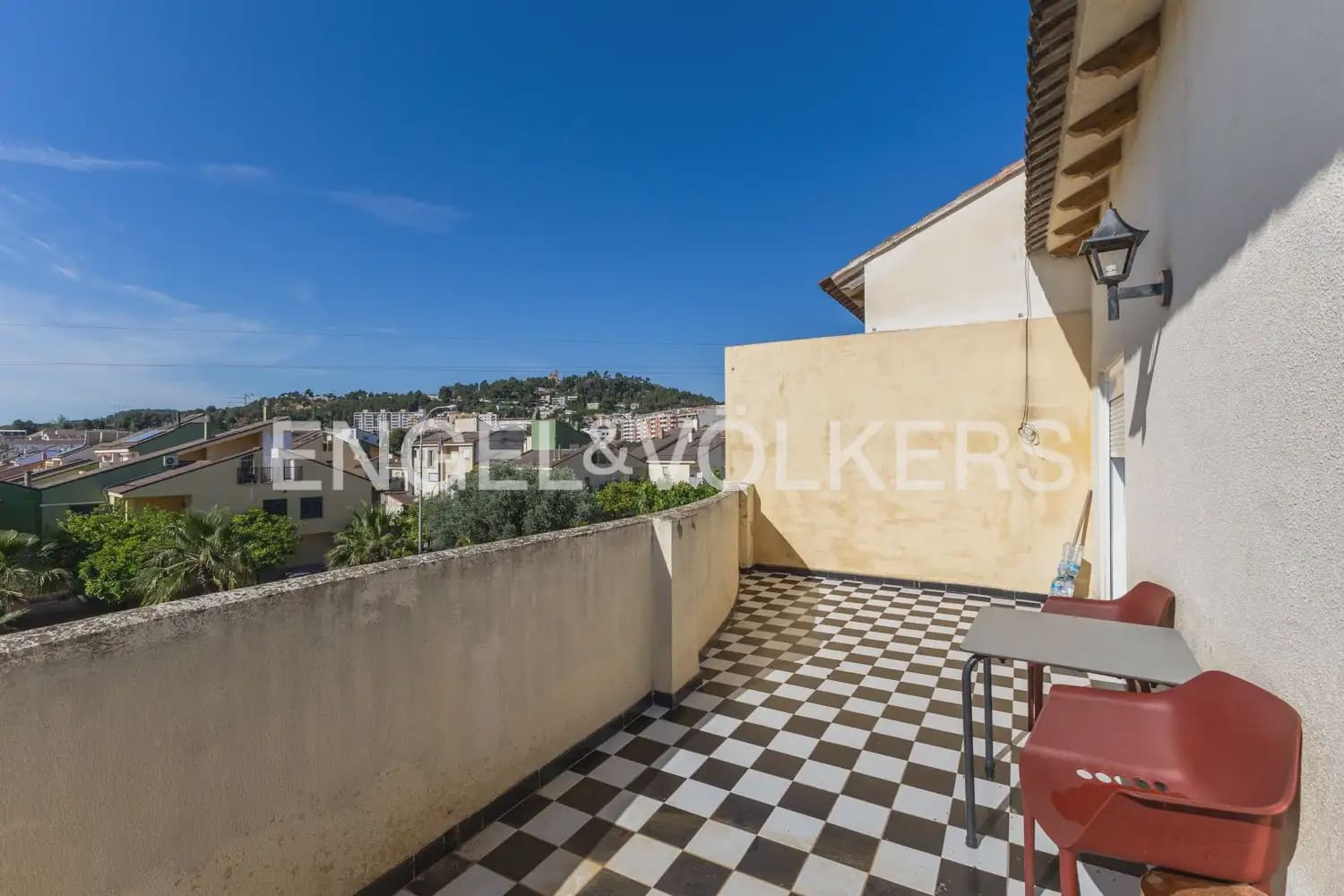 6 Zimmer Villa zu verkaufen in Chiva mit Pool Garage - 395.000 € (Ref: 9898172)