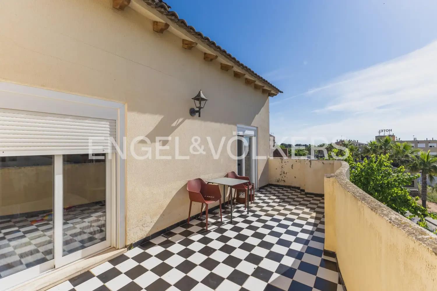 6 Zimmer Villa zu verkaufen in Chiva mit Pool Garage - 395.000 € (Ref: 9898172)