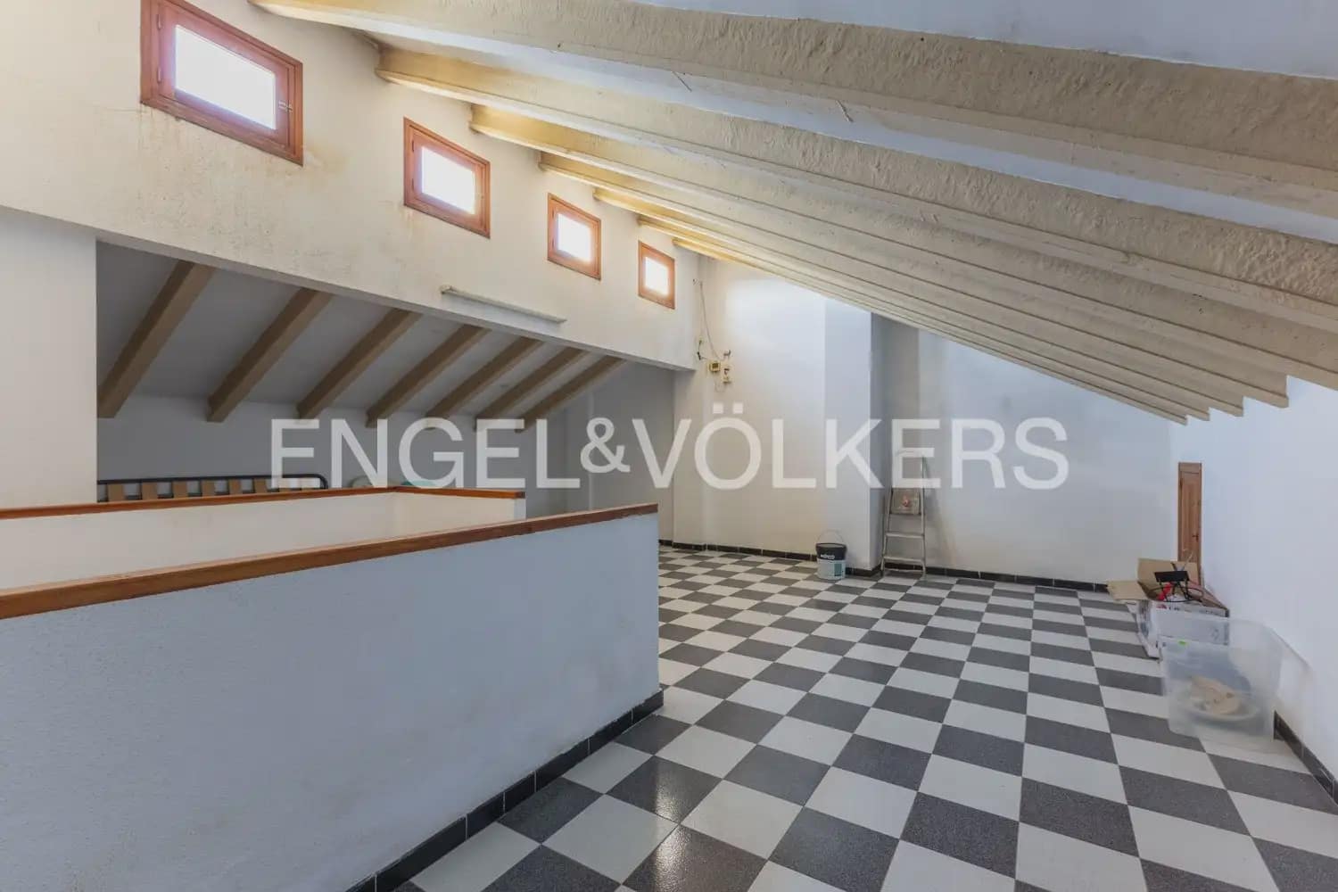 6 Zimmer Villa zu verkaufen in Chiva mit Pool Garage - 395.000 € (Ref: 9898172)