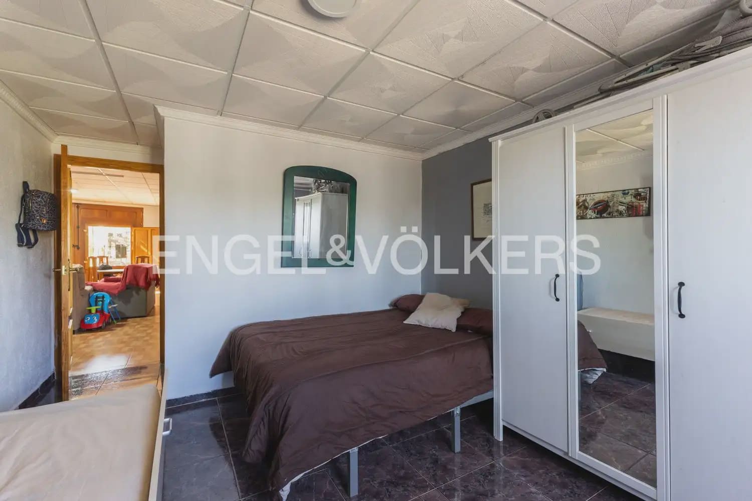 6 Zimmer Villa zu verkaufen in Chiva mit Pool Garage - 395.000 € (Ref: 9898172)