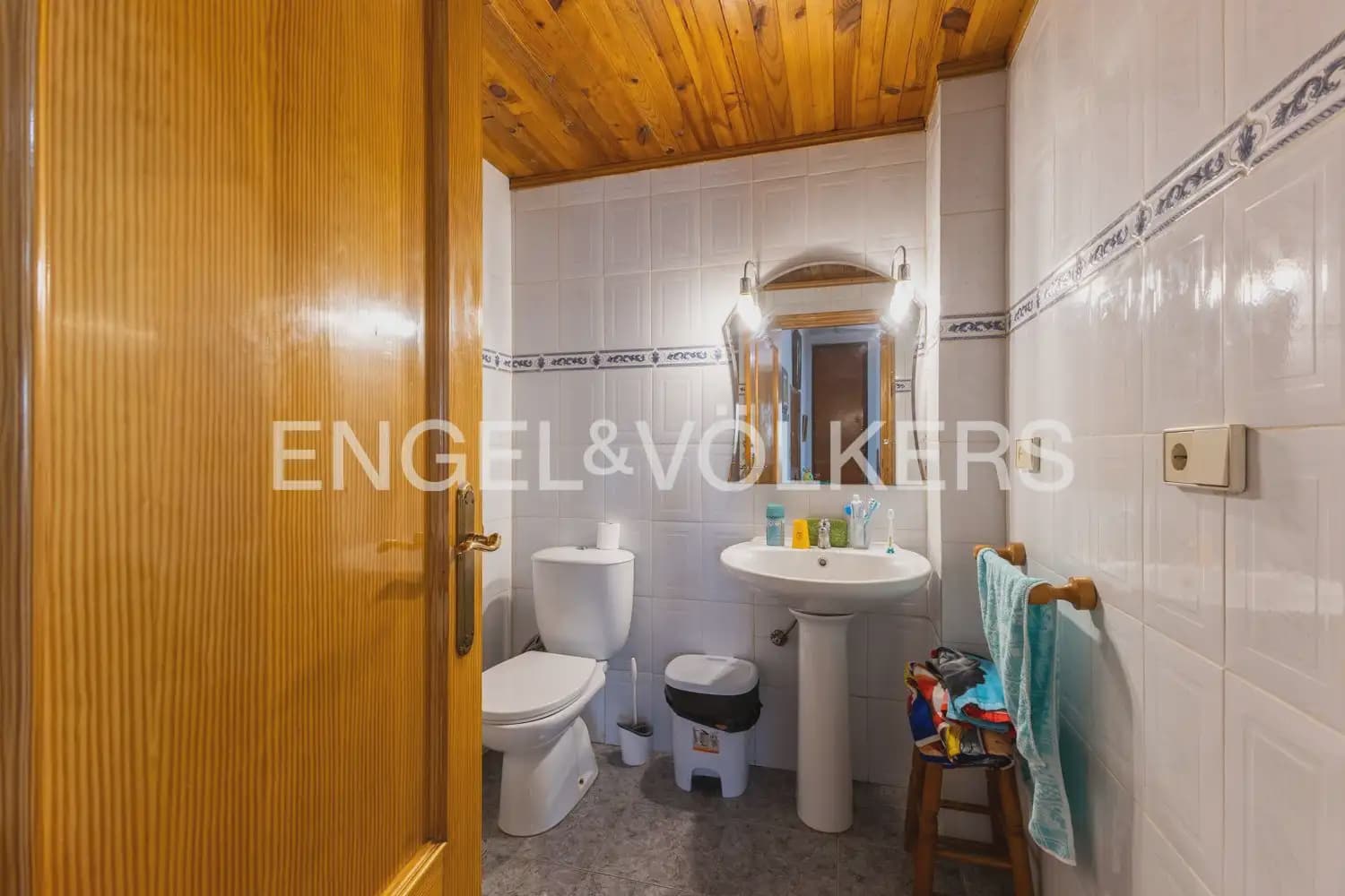 6 Zimmer Villa zu verkaufen in Chiva mit Pool Garage - 395.000 € (Ref: 9898172)