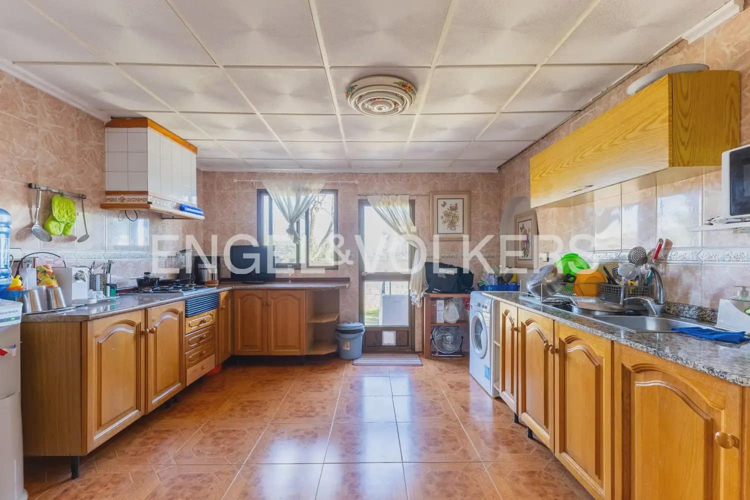 6 Zimmer Villa zu verkaufen in Chiva mit Pool Garage - 395.000 € (Ref: 9898172)