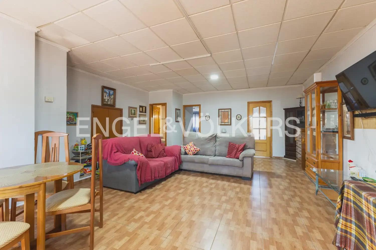6 Zimmer Villa zu verkaufen in Chiva mit Pool Garage - 395.000 € (Ref: 9898172)
