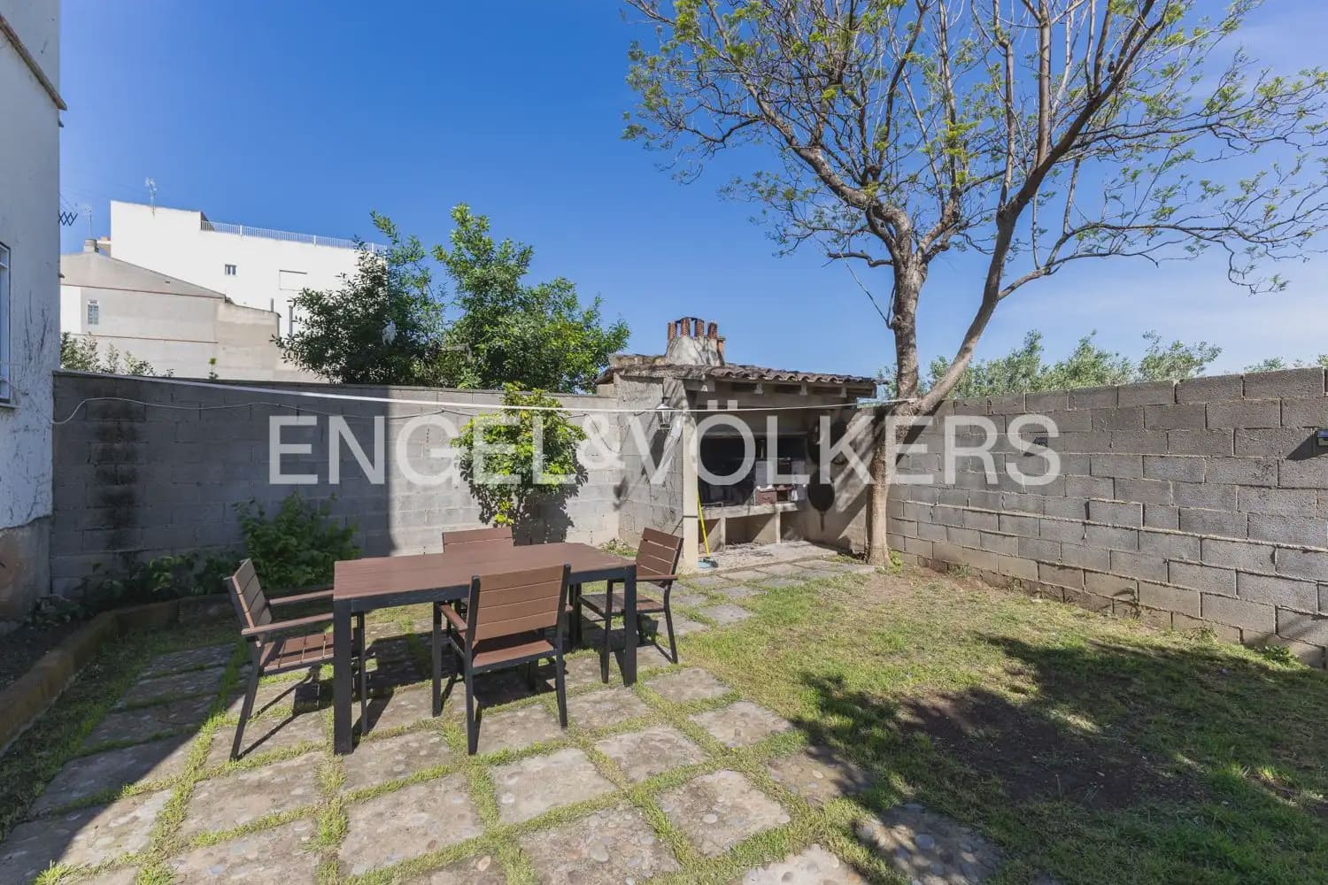6 Zimmer Villa zu verkaufen in Chiva mit Pool Garage - 395.000 € (Ref: 9898172)