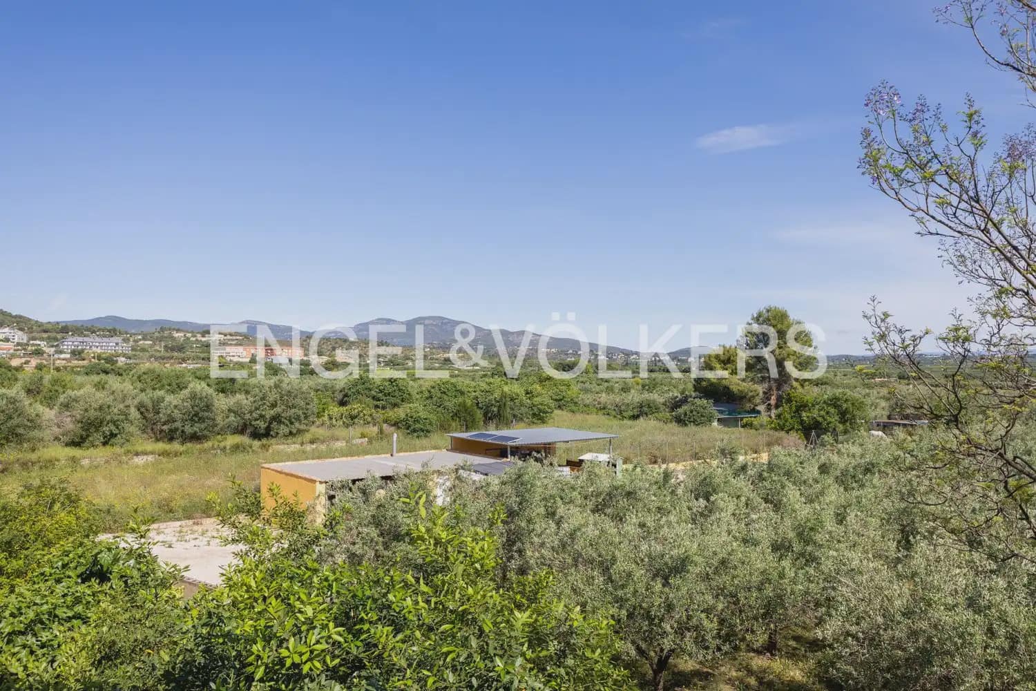 6 Zimmer Villa zu verkaufen in Chiva mit Pool Garage - 395.000 € (Ref: 9898172)