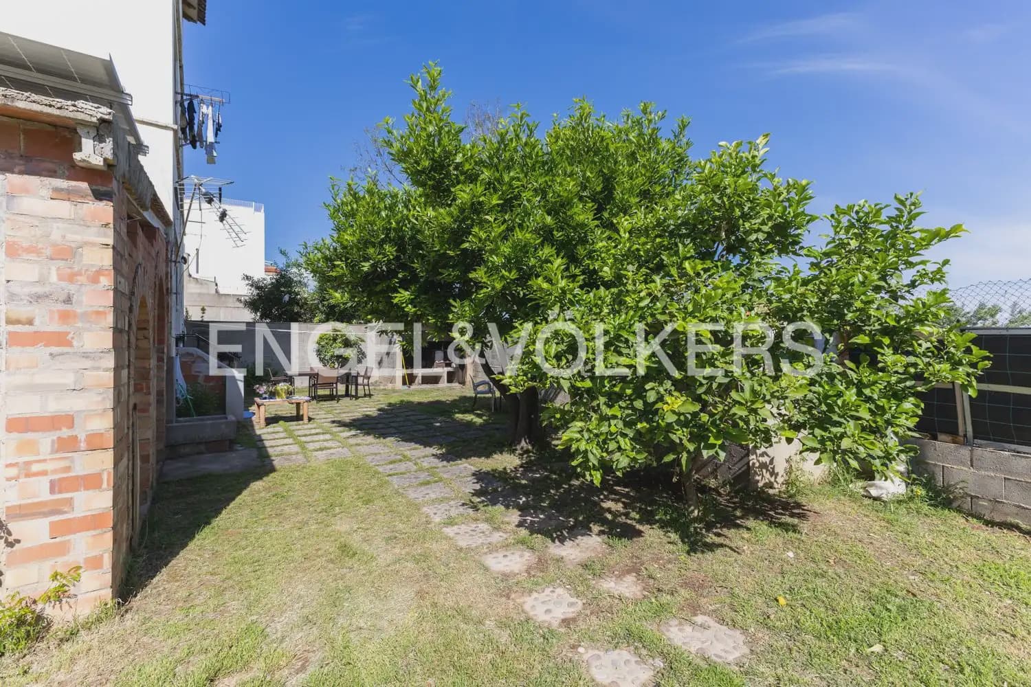 6 Zimmer Villa zu verkaufen in Chiva mit Pool Garage - 395.000 € (Ref: 9898172)