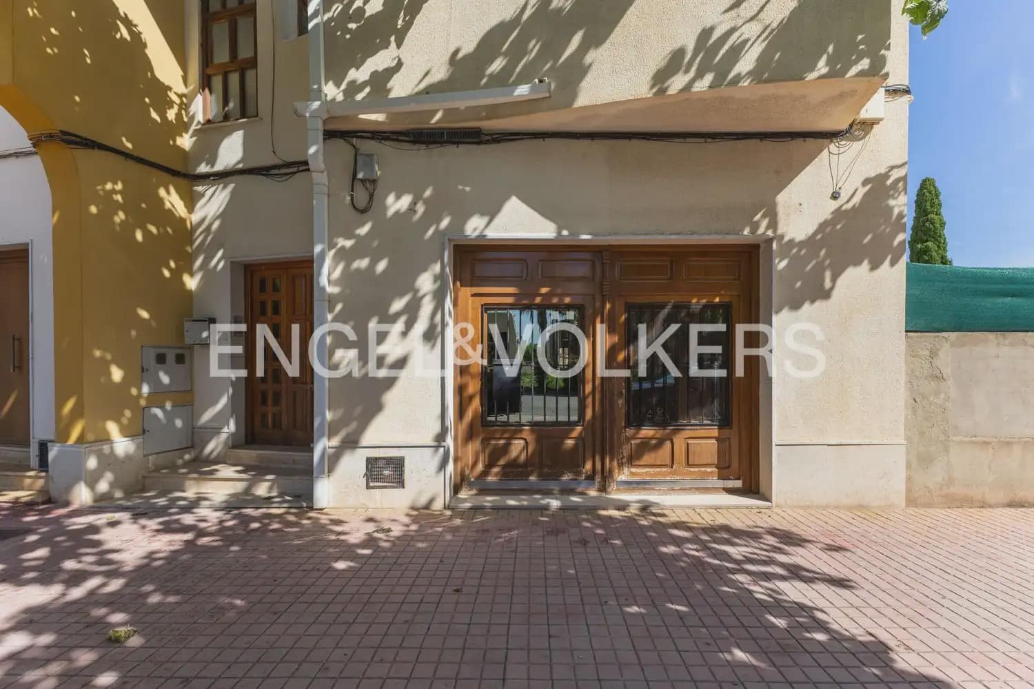 6 bedroom Townhouse for sale in Chiva with pool garage - € 375,000 (Ref: 9898172)