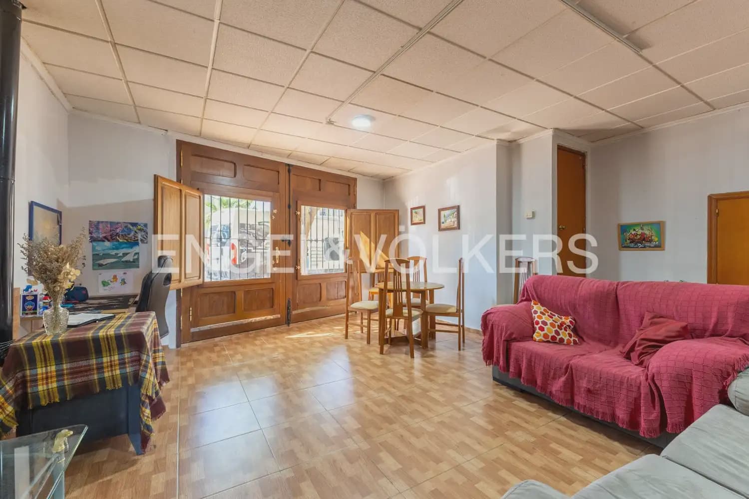 6 bedroom Townhouse for sale in Chiva with pool garage - € 375,000 (Ref: 9898172)