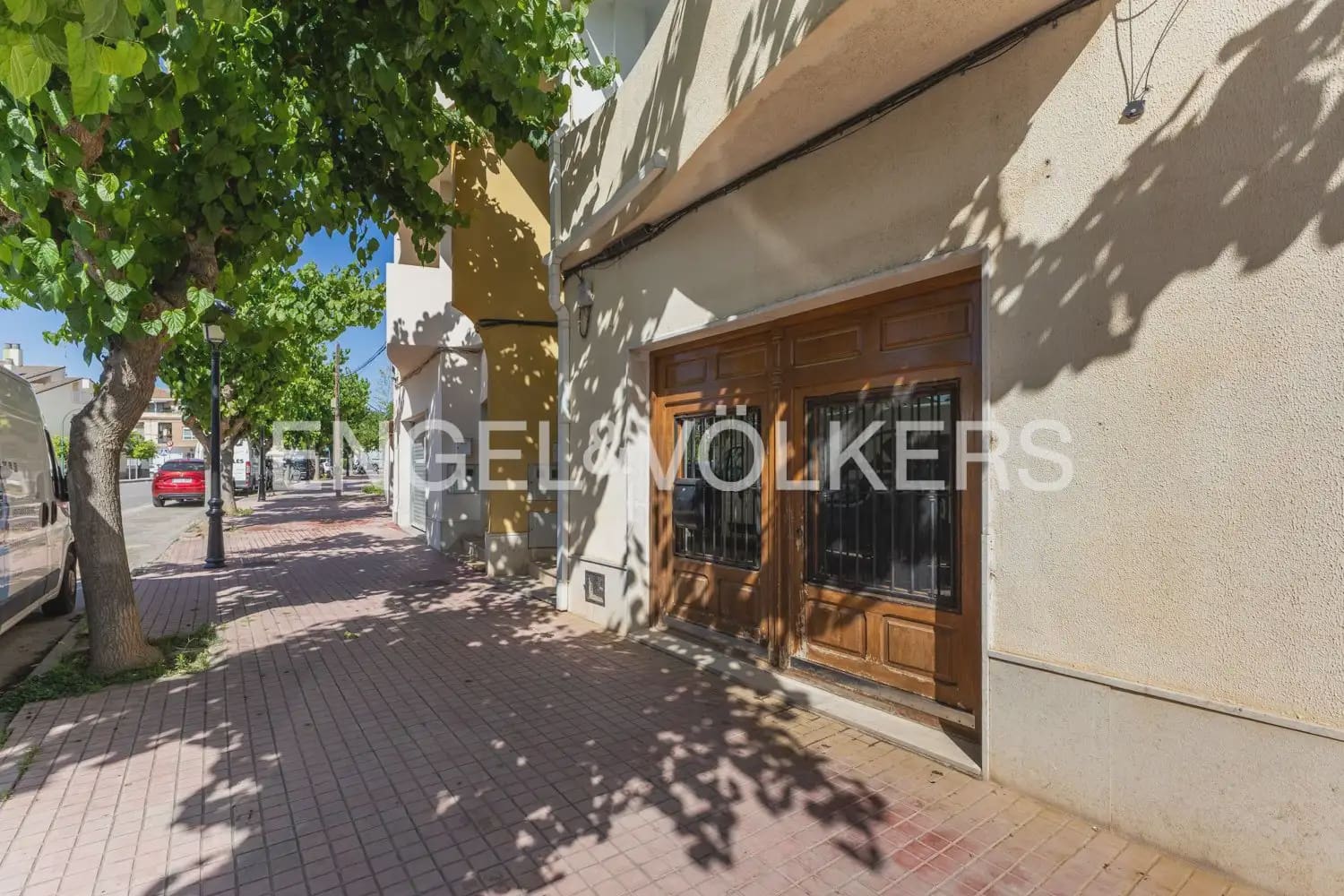 6 bedroom Townhouse for sale in Chiva with pool garage - € 375,000 (Ref: 9898172)