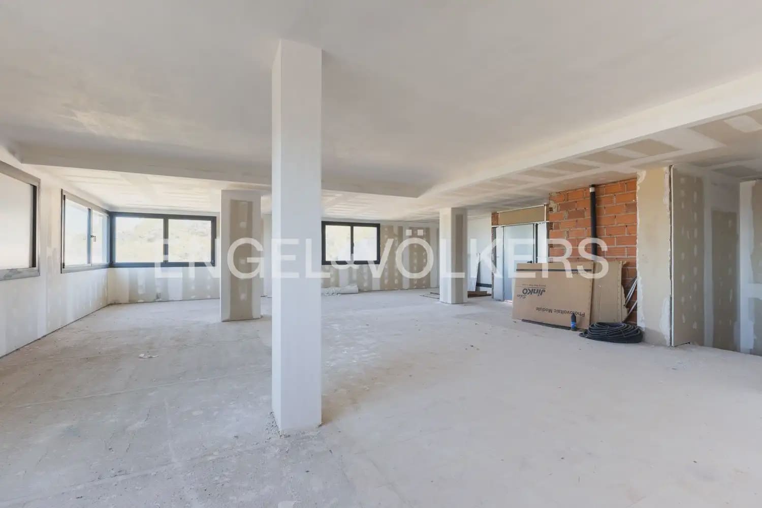 3 bedroom Semi-detached Villa for sale in Alzira with pool garage - € 480,000 (Ref: 9898175)