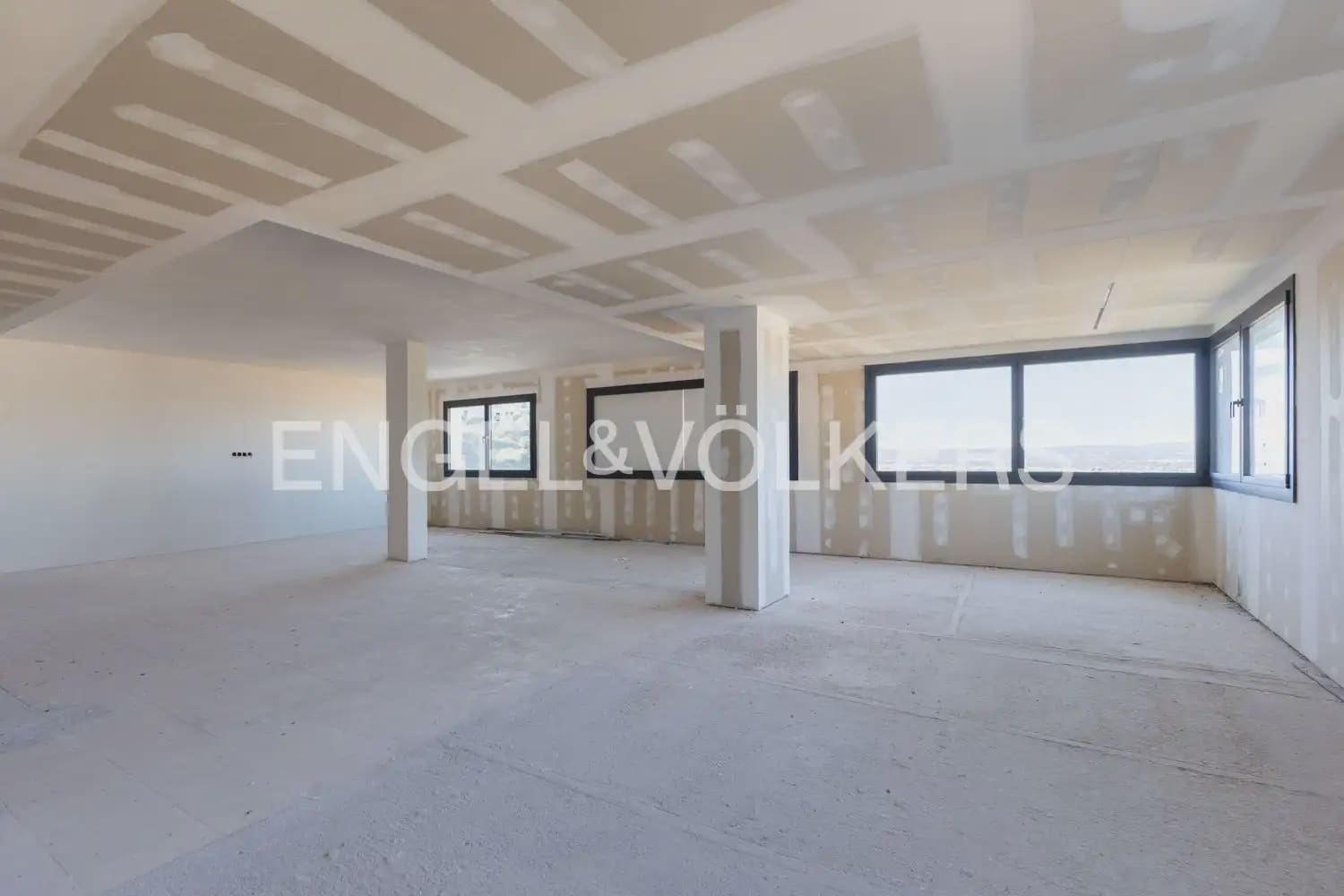 3 bedroom Semi-detached Villa for sale in Alzira with pool garage - € 480,000 (Ref: 9898175)