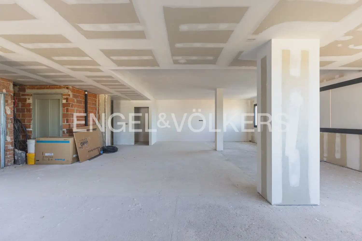 3 bedroom Semi-detached Villa for sale in Alzira with pool garage - € 480,000 (Ref: 9898175)