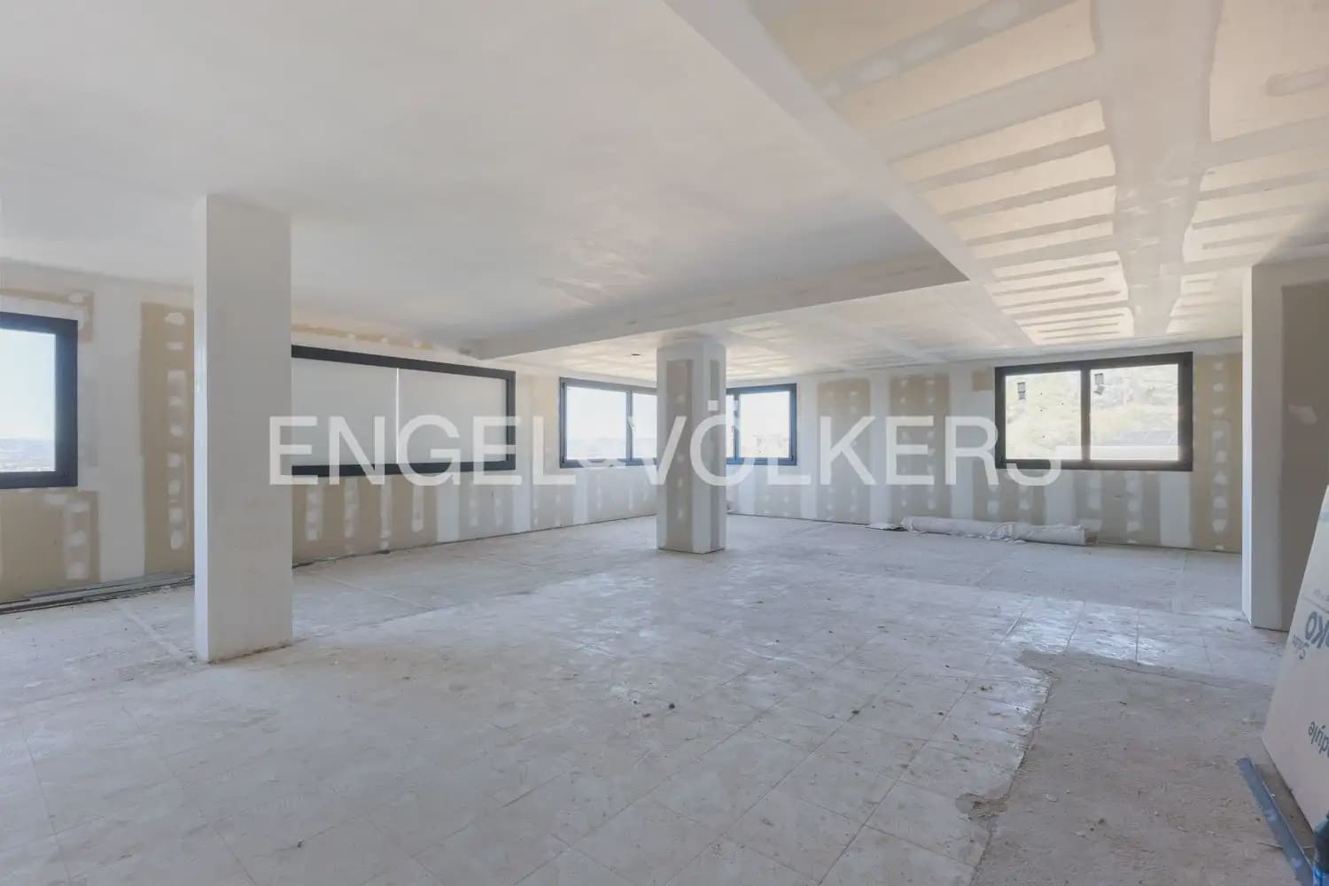 3 bedroom Semi-detached Villa for sale in Alzira with pool garage - € 480,000 (Ref: 9898175)