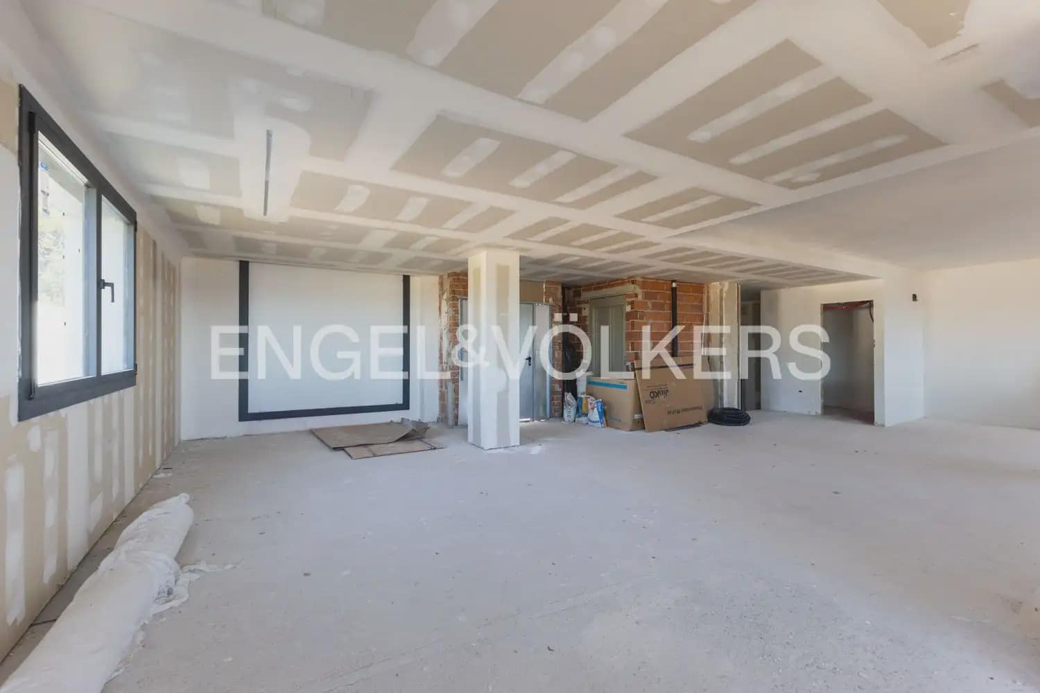 3 bedroom Semi-detached Villa for sale in Alzira with pool garage - € 480,000 (Ref: 9898175)