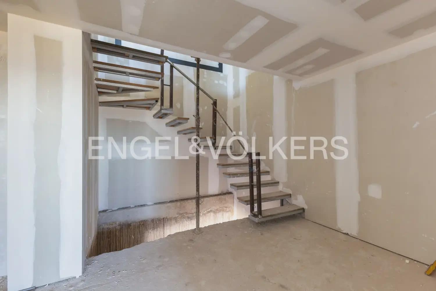 3 bedroom Semi-detached Villa for sale in Alzira with pool garage - € 480,000 (Ref: 9898175)