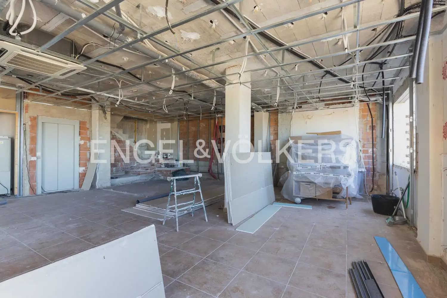 3 bedroom Semi-detached Villa for sale in Alzira with pool garage - € 480,000 (Ref: 9898175)