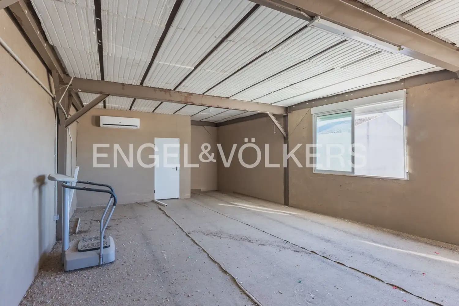 3 bedroom Semi-detached Villa for sale in Alzira with pool garage - € 480,000 (Ref: 9898175)