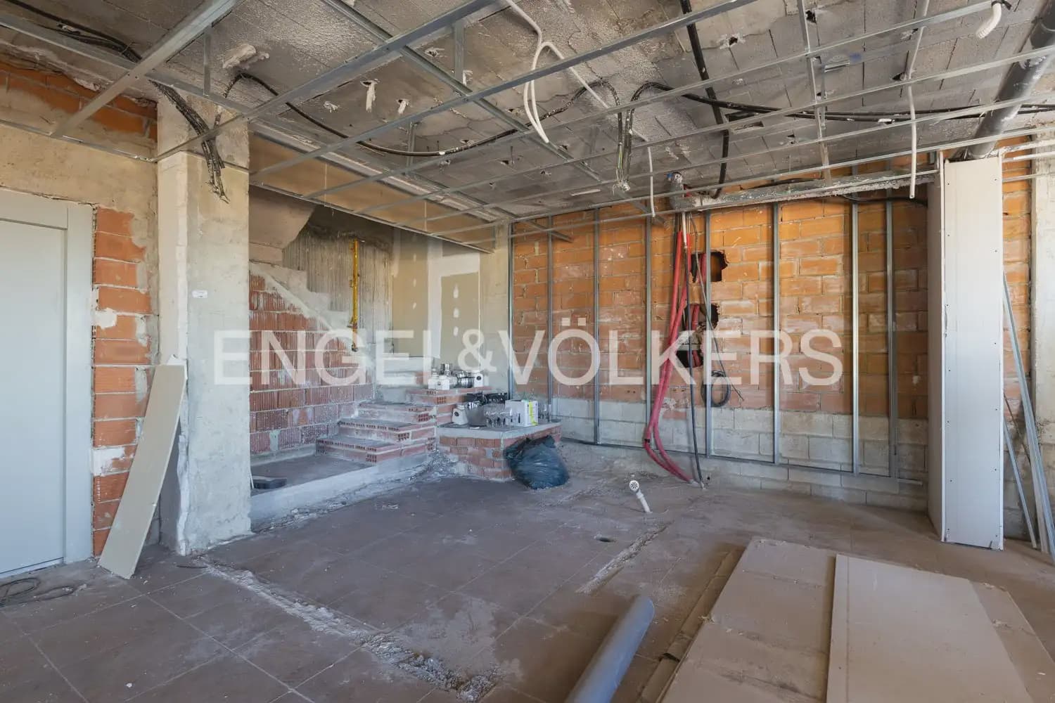 3 bedroom Semi-detached Villa for sale in Alzira with pool garage - € 480,000 (Ref: 9898175)