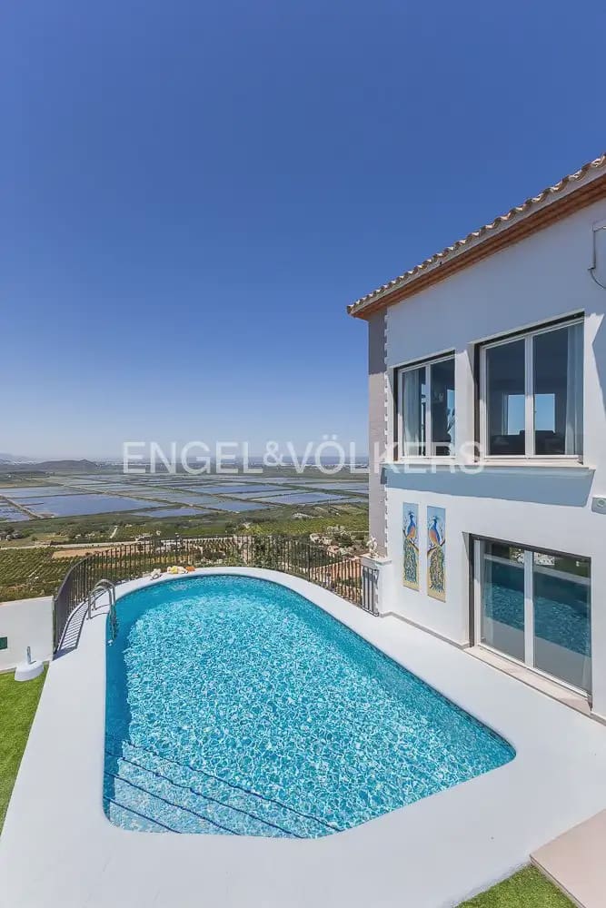 6 Zimmer Villa zu verkaufen in Pego mit Pool Garage - 895.000 € (Ref: 9898177)