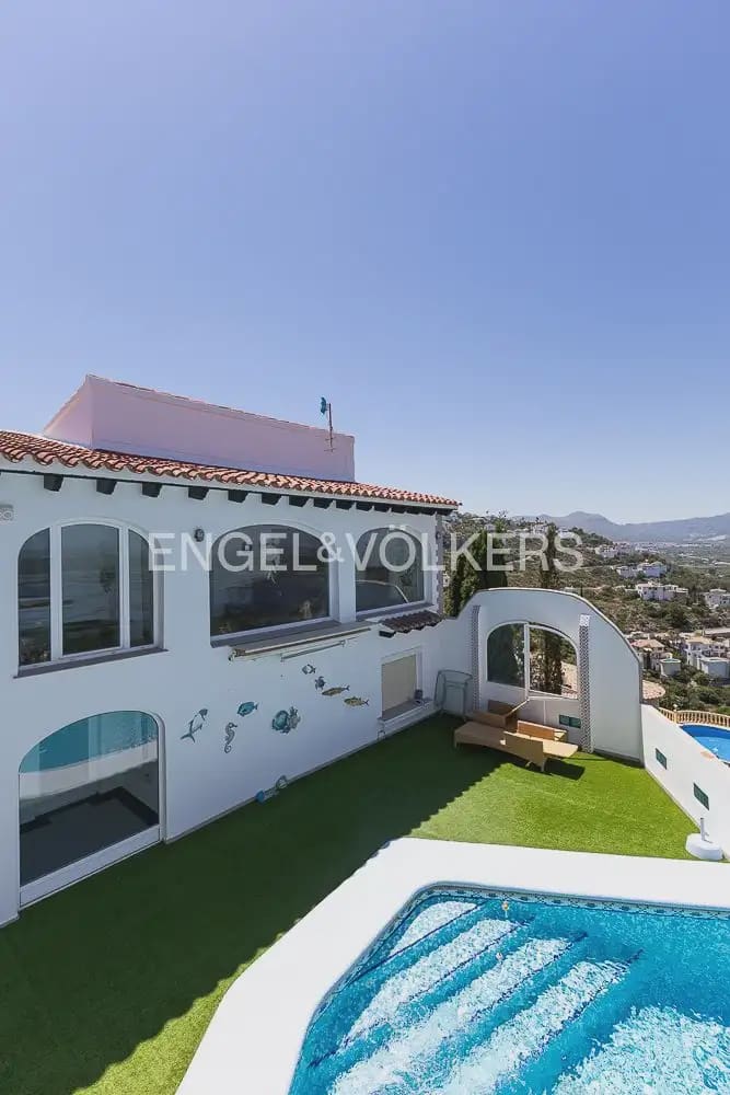 6 Zimmer Villa zu verkaufen in Pego mit Pool Garage - 895.000 € (Ref: 9898177)